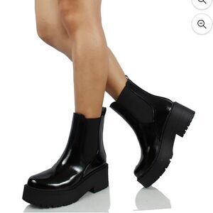 Soda Women's Yossi Chelsea Pull On Chunky Platform Block Heel Ankle Bootie, Sz 6